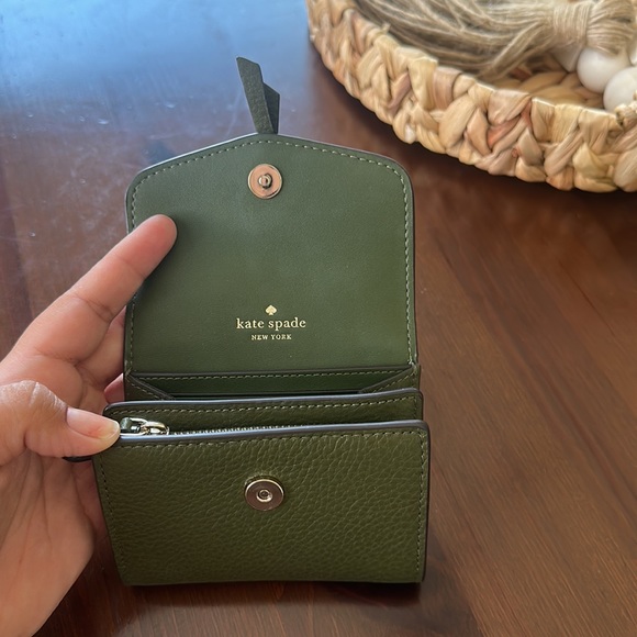 Olive green Kate Spade wallet - Picture 5 of 7
